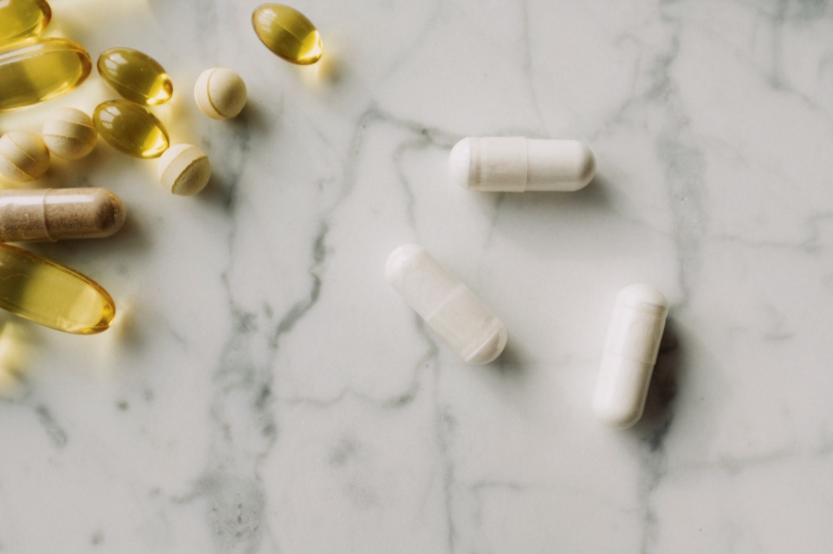 Integratori alimentari in capsule e gocce liquide
