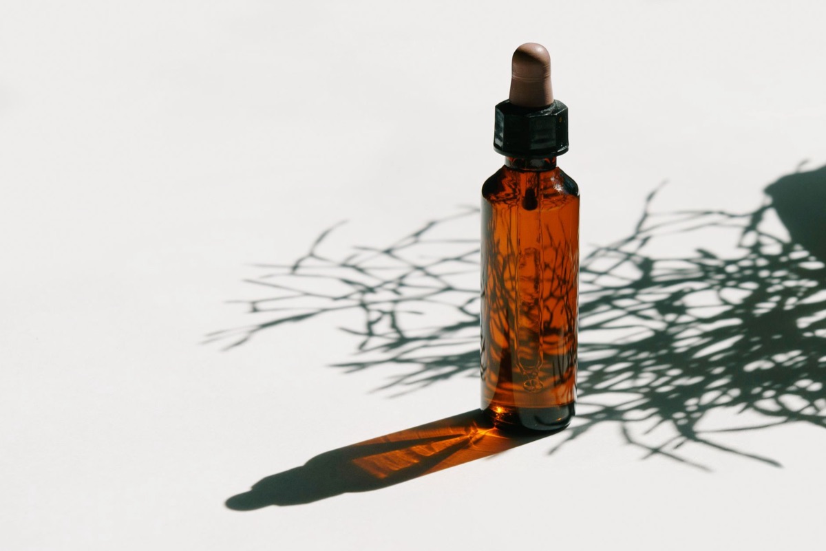 Vloeibaar kruidenextract met druppelaar