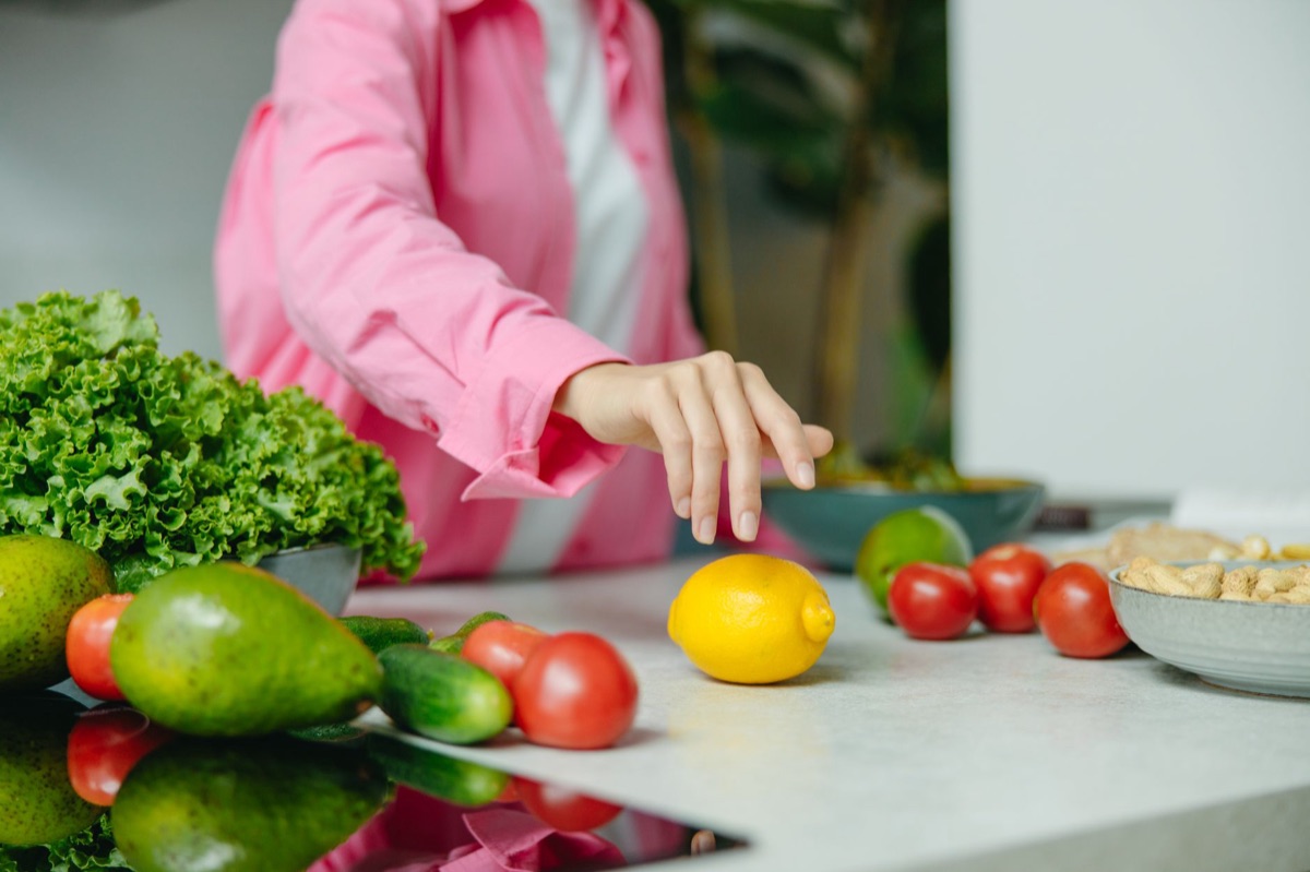 alimentos saudáveis em cozinha