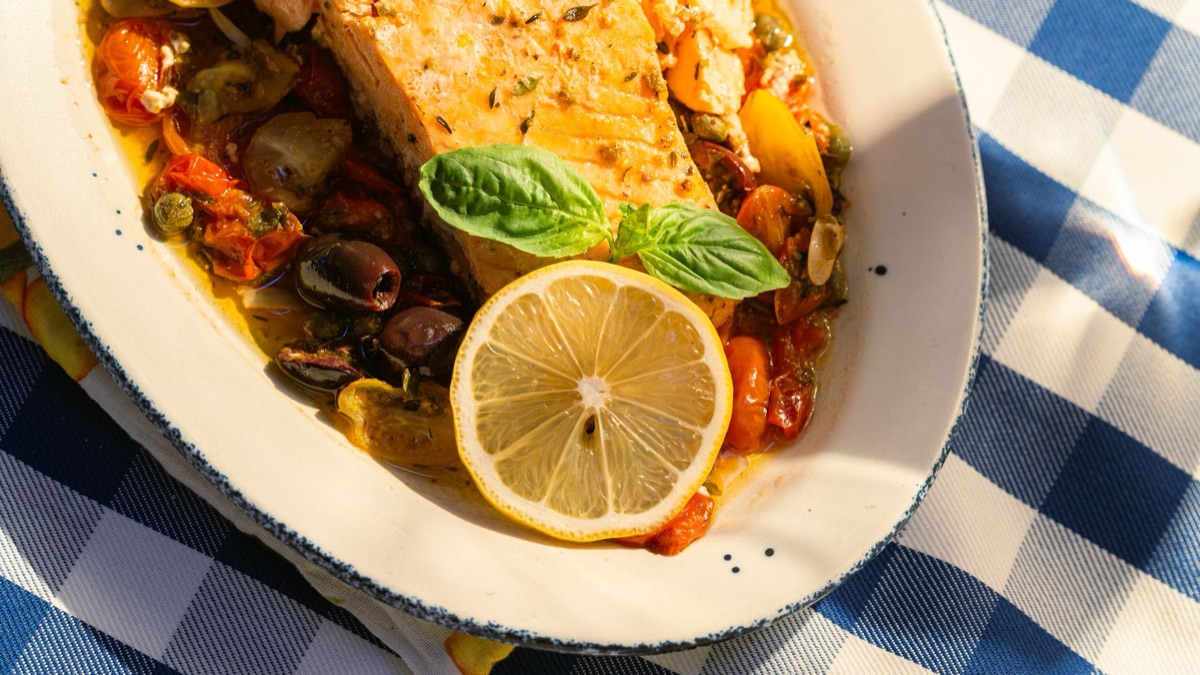 Filetto di salmone fresco con erbe aromatiche