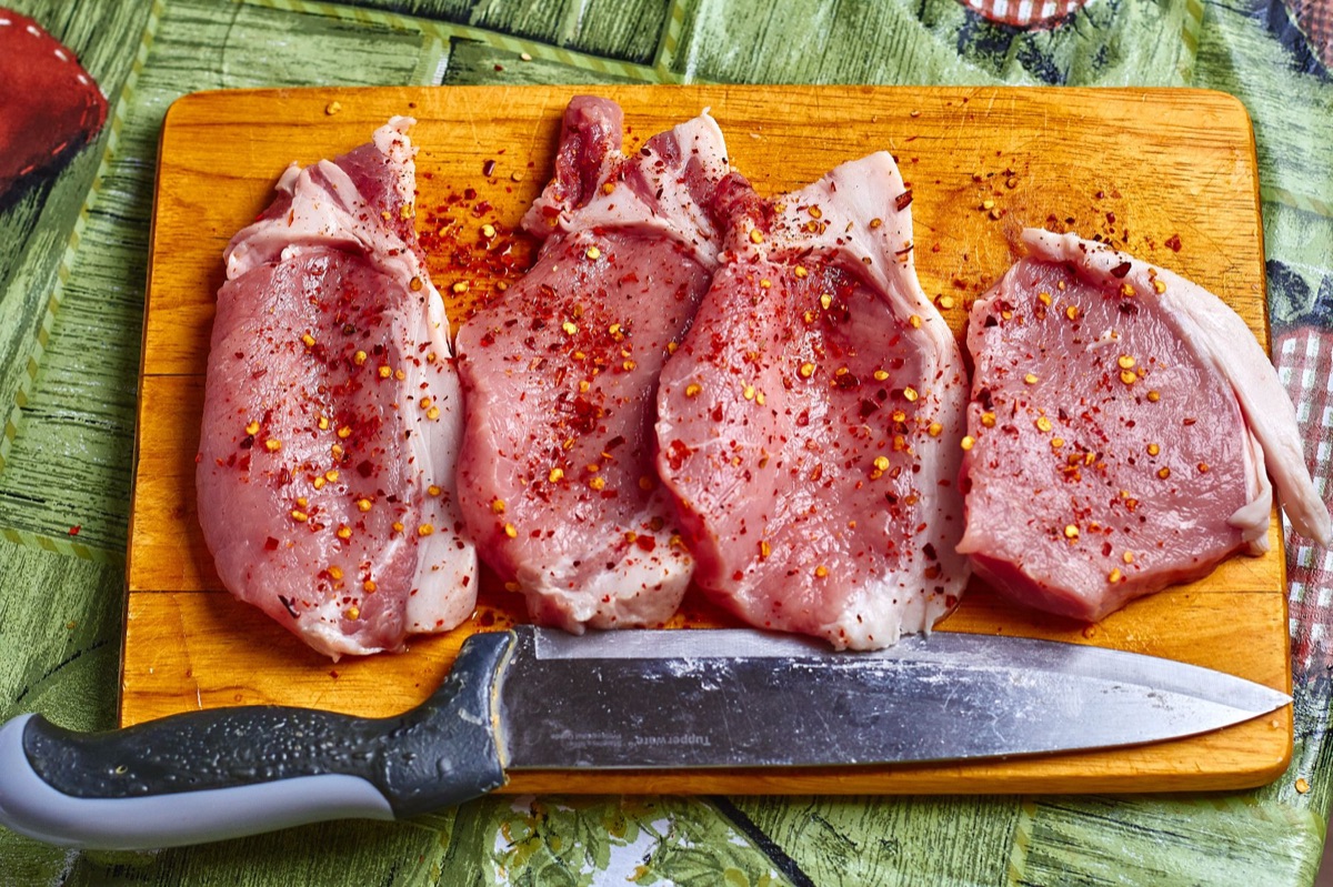 Arrangement of raw protein options for diet planning