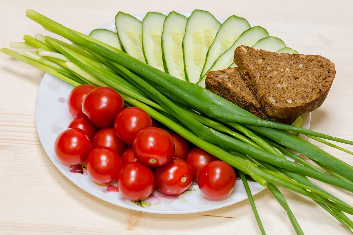 vegetables, tomato, red, nature, tomatoes, nutrition, harvest, snack, summer, vegetarianism, a tomato, plant, greens, diet, useful, salad, green