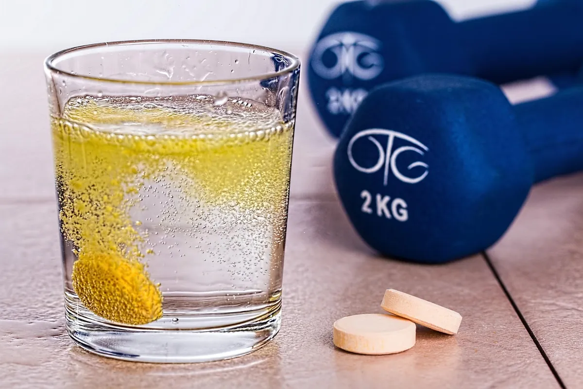 維生素B， effervescent，藥丸，補充品，好健康，運動，健康，生活方式，飲食，訓練，體重，營養，訓練，維生素，健康飲料，氣泡