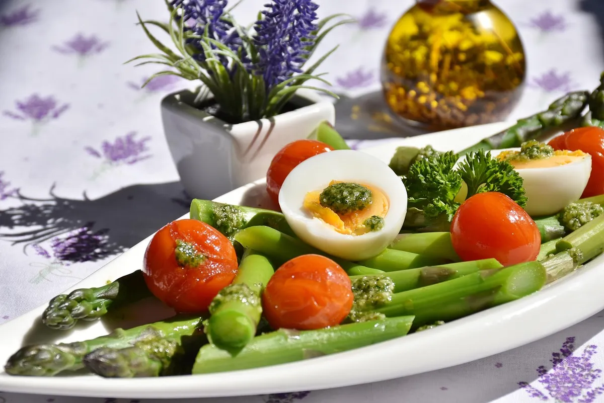 asparagus, green, green asparagus, asparagus time, grill, vegetables, nature, egg, tomatoes, oil, meal, enjoy the meal, cook, healthy, spring, low carb, diet, f